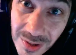 :Pianitza_les_yeux_bleu: