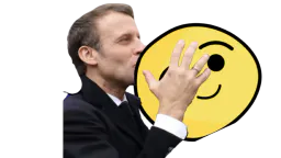:Macronkiss: