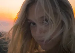 :Alexis-Ren: