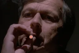 :xfiles_homme_cigarette_allume: