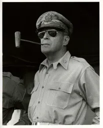:macarthur: