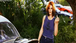 :neve_campbell_wild_things_class: