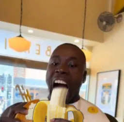 :NoirPancakeBanane:
