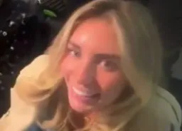 :teenblonde:
